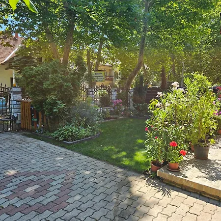 Otis Vendeghaz Apartman Siófok