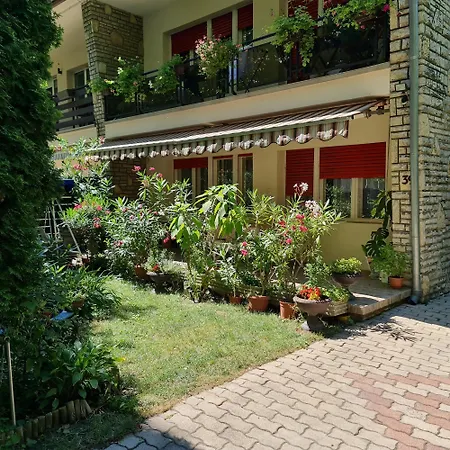 Otis Vendeghaz Apartment Siofok